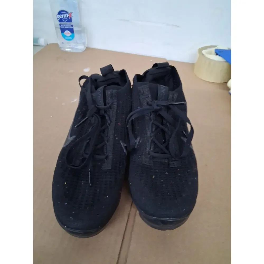 USED NIKE youth BLACK 6Y